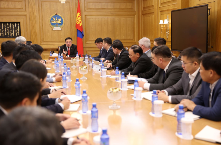 Prime Minister Meets with License Holders of Strategic Mining Deposits